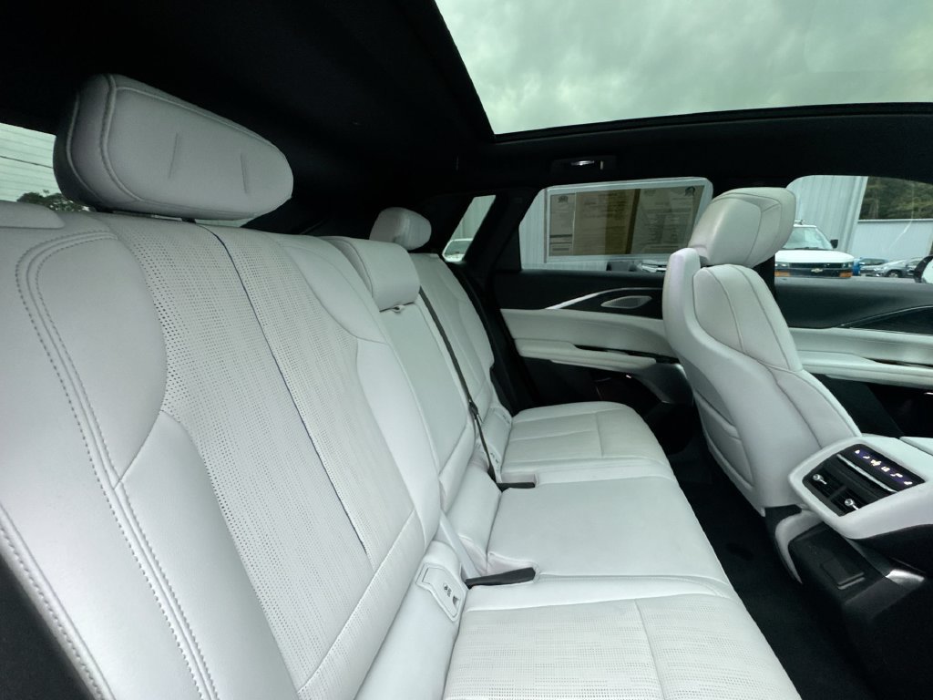Used 2024 Cadillac Lyriq Luxury RWD image 29
