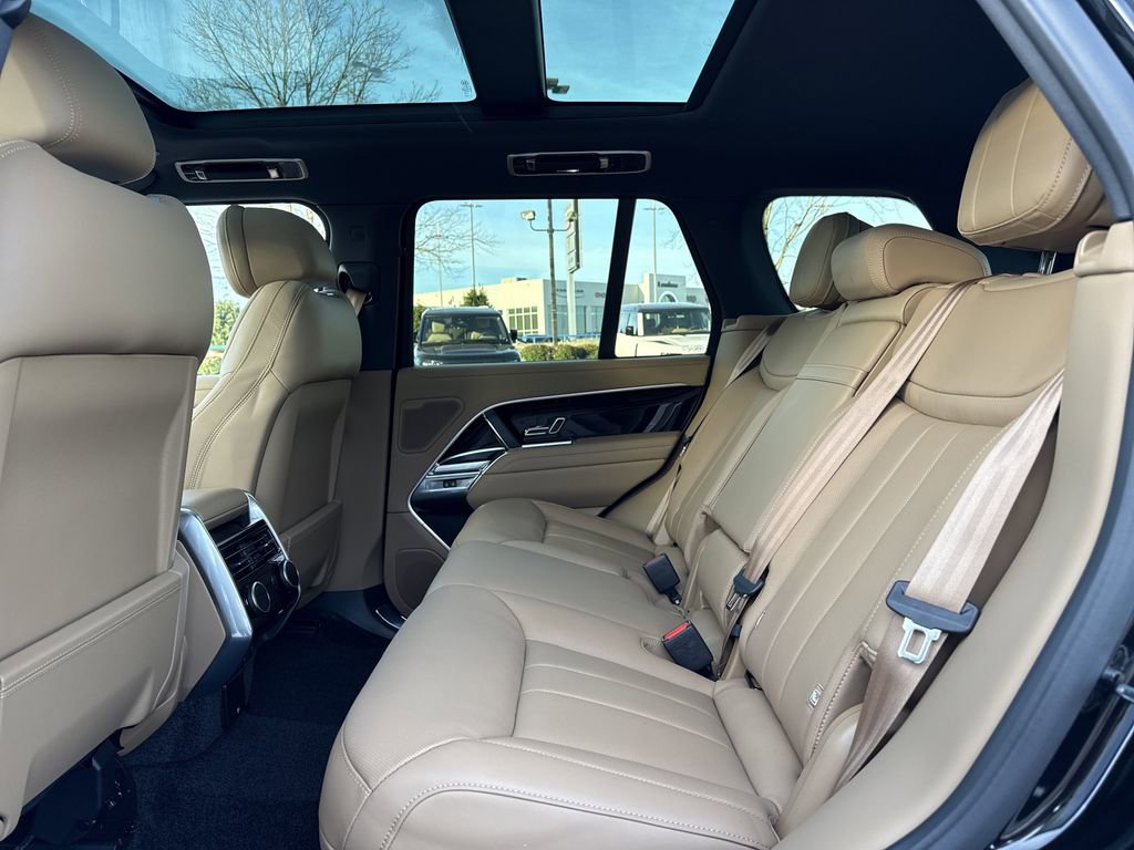 New 2025 Land Rover Range Rover SE image 5