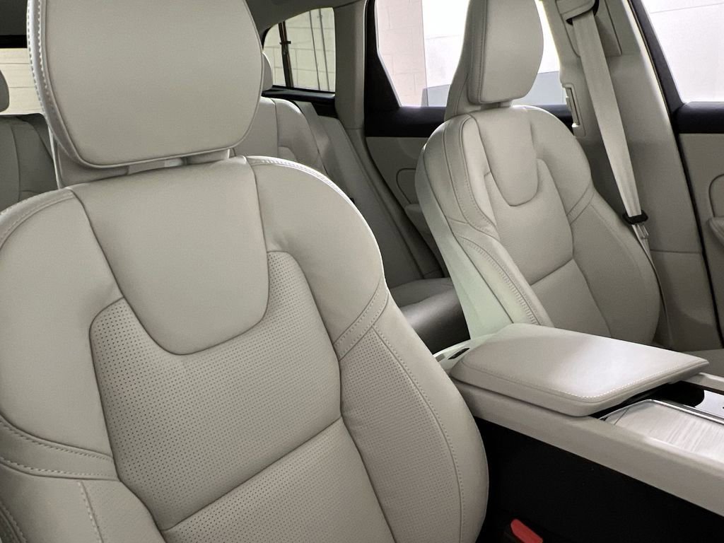 New 2026 Volvo XC60 T8 Ultra w/ Protection Package Premier image 21