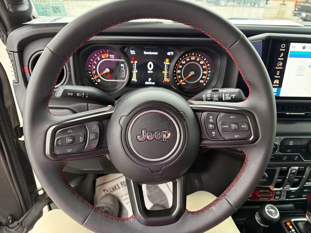 Used 2025 Jeep Wrangler Unlimited Rubicon AWD/4WD image 26