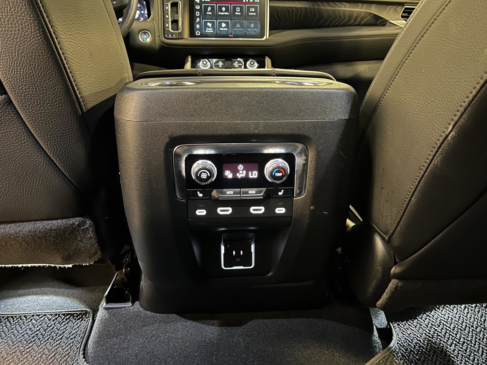 Used 2024 GMC Yukon Denali w/ Advanced Technology Package image 32