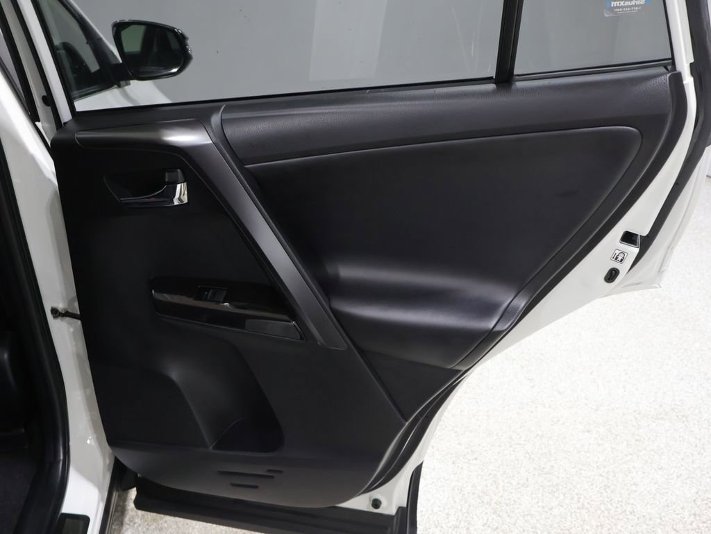 Used 2018 Toyota RAV4 SE w/ Power Extra Value Package image 19