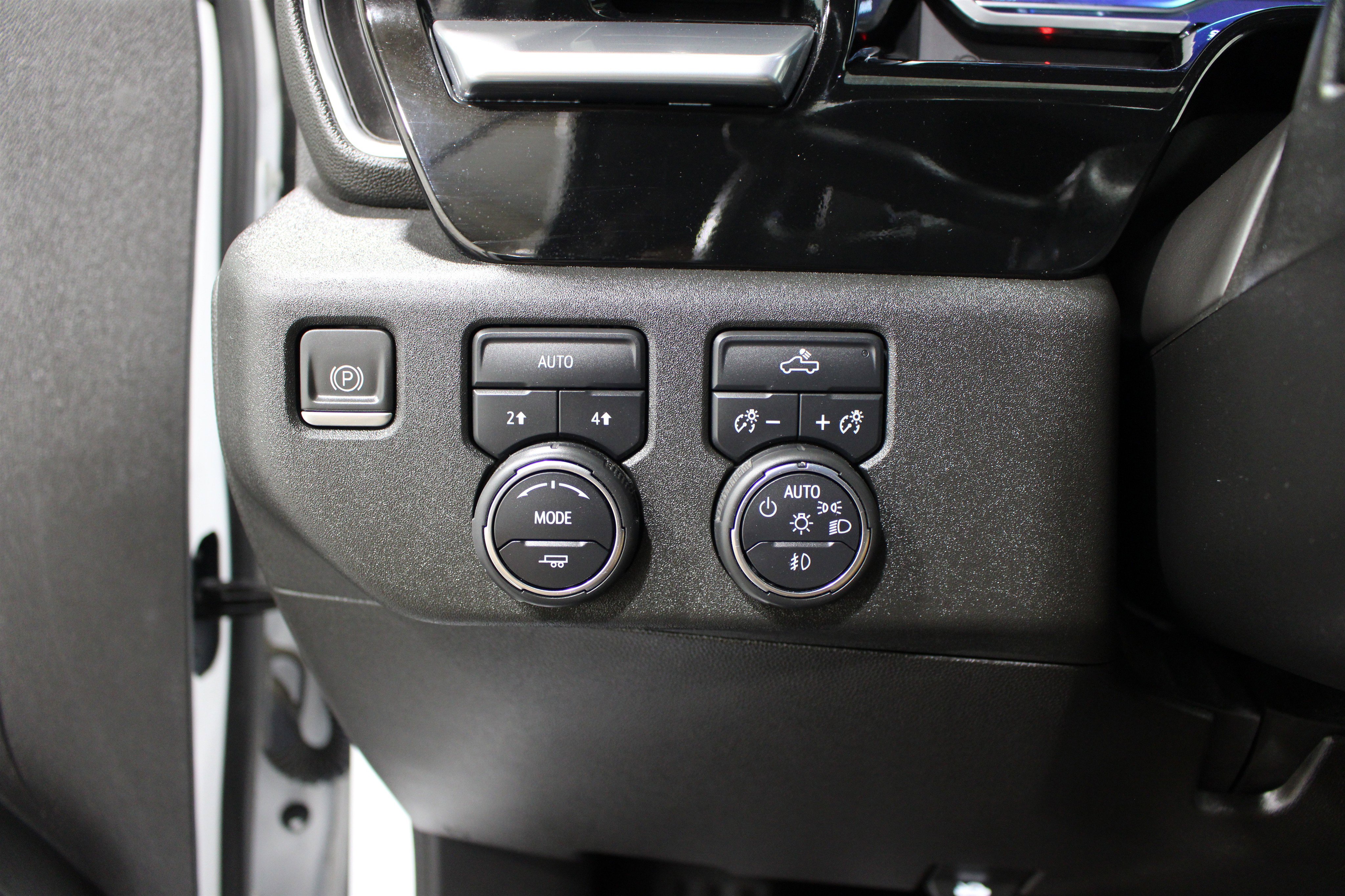 Used 2023 Chevrolet Silverado 1500 RST w/ Redline Edition AWD/4WD image 9
