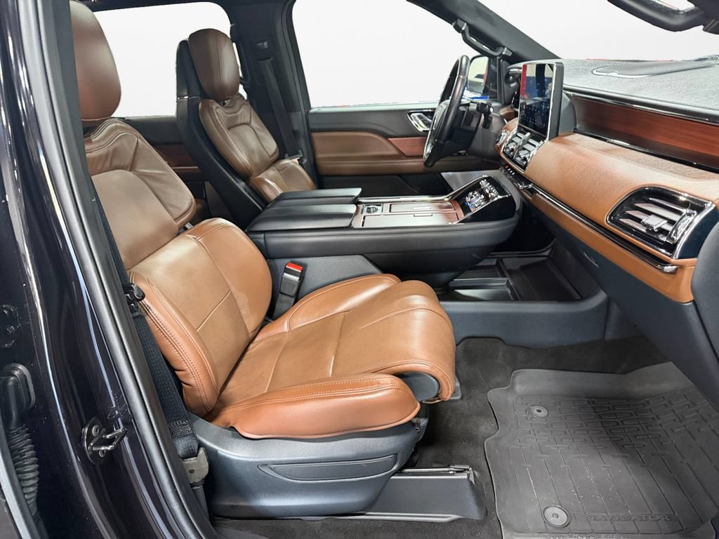 Used 2024 Lincoln Navigator L Reserve w/ Equipment Group 201A AWD/4WD image 9