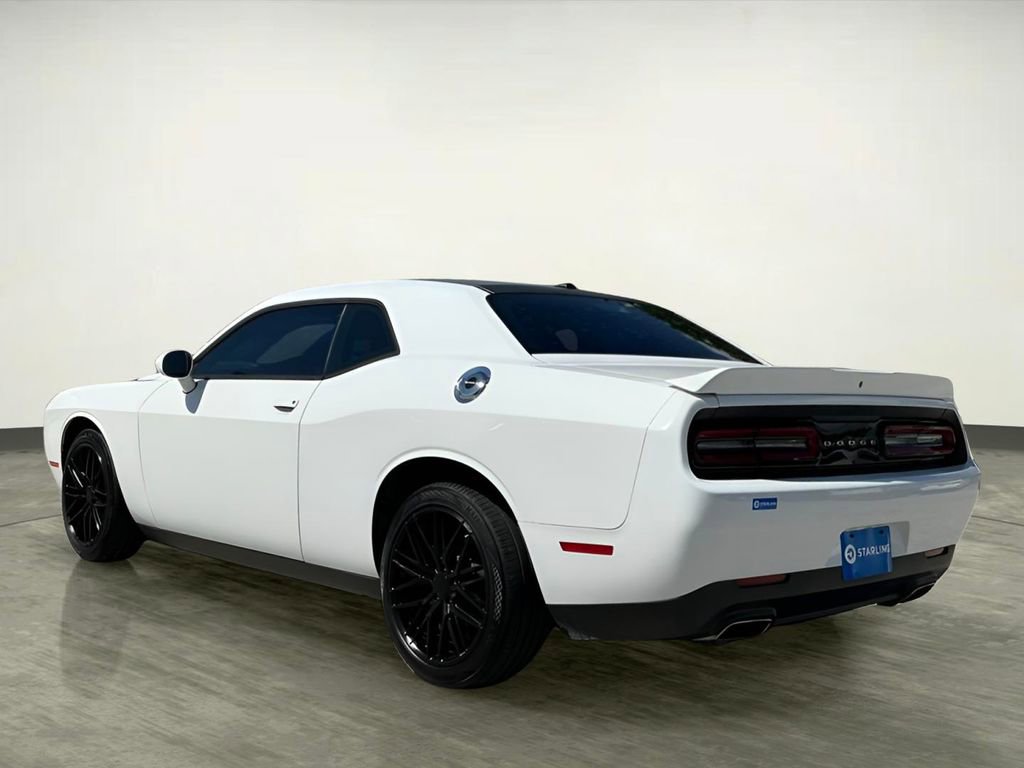 Used 2018 Dodge Challenger SXT image 4