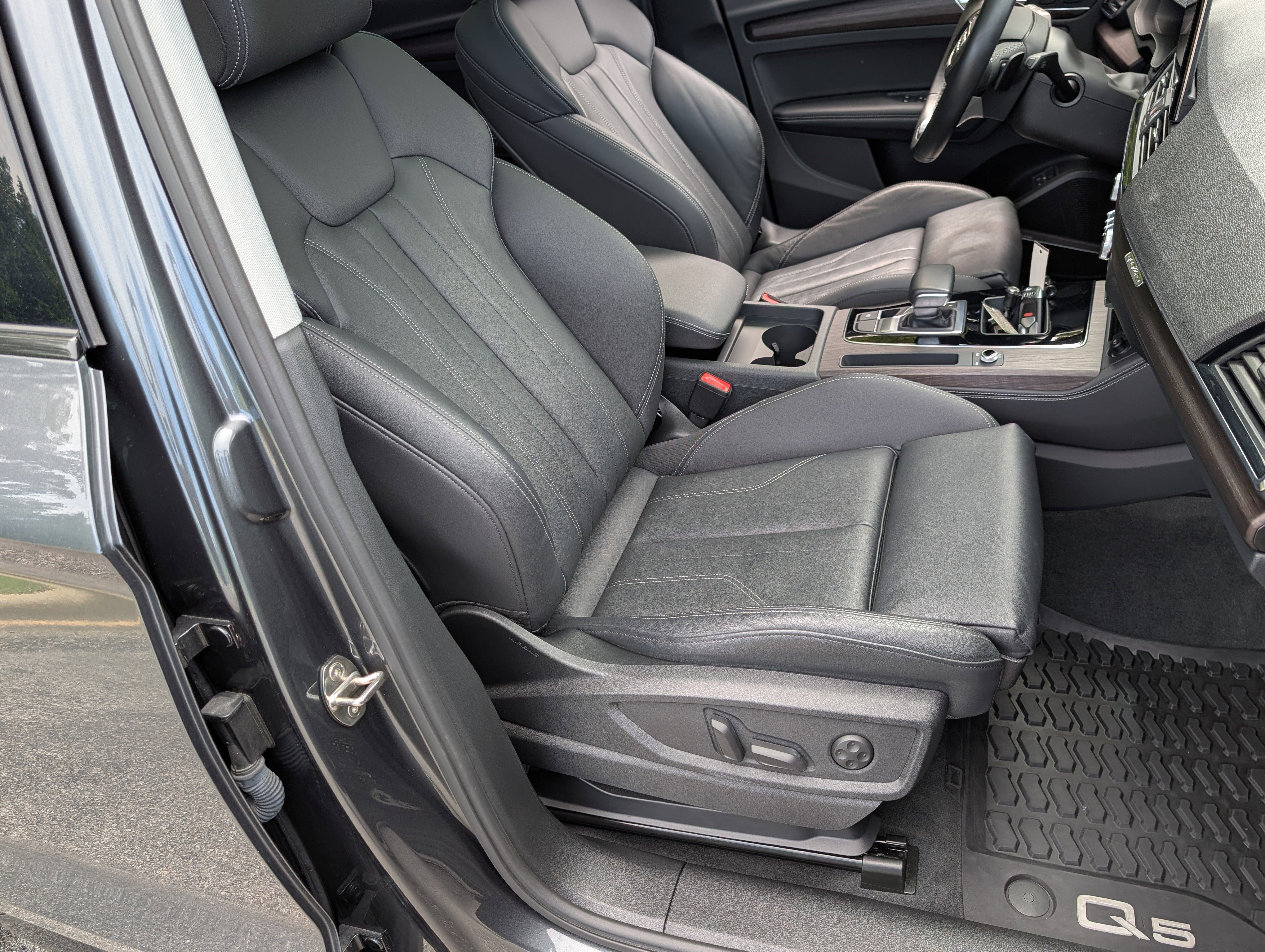 Used 2023 Audi Q5 e Premium Plus w/ Premium Plus Package AWD/4WD image 21
