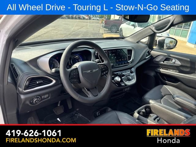 Used 2023 Chrysler Pacifica Touring-L w/ S Appearance Package AWD/4WD image 15