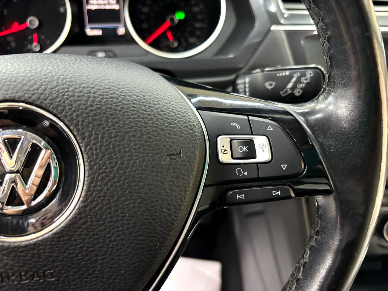 Used 2018 Volkswagen Tiguan SEL image 22