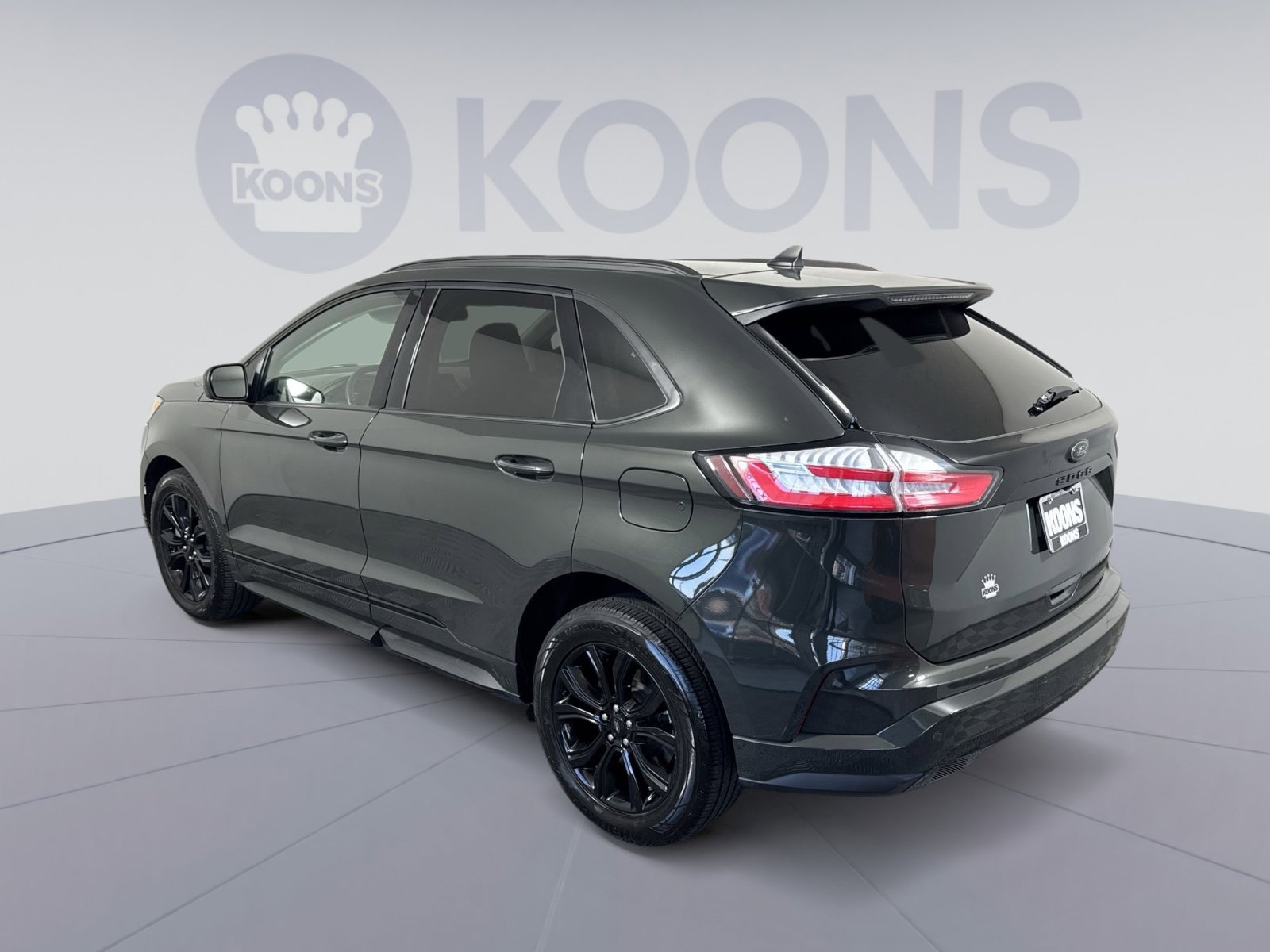 Used 2022 Ford Edge SE w/ Black Appearance Package image 4