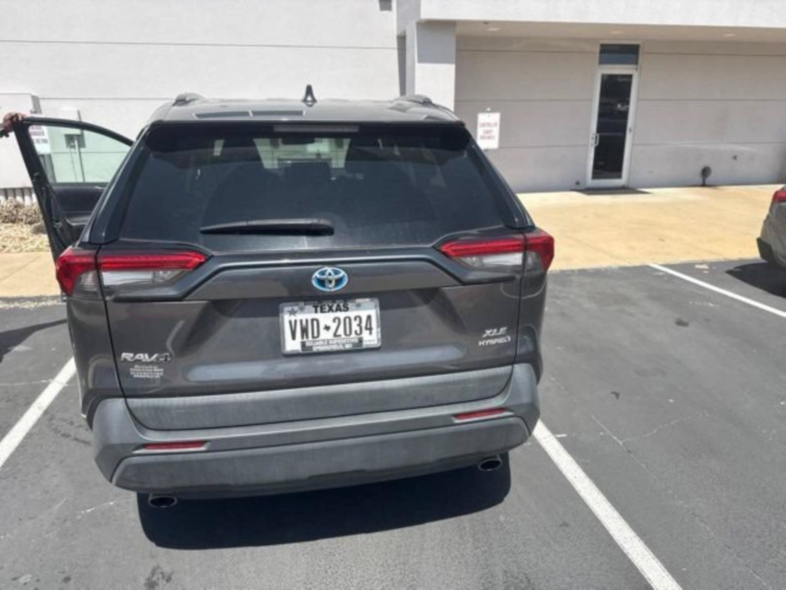 Used 2021 Toyota RAV4 XLE Premium AWD/4WD image 3