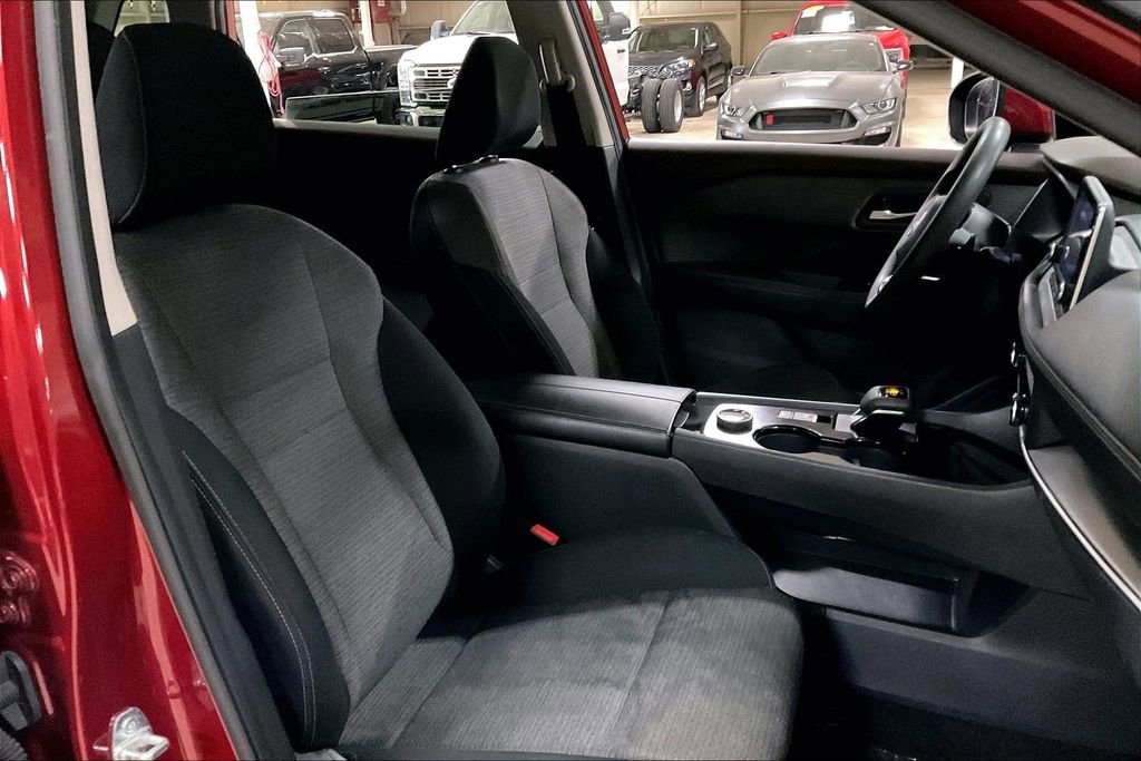 Used 2023 Nissan Rogue SV image 7