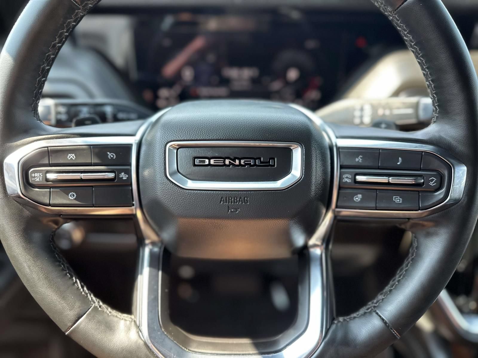 Certified 2025 GMC Yukon Denali AWD/4WD image 14