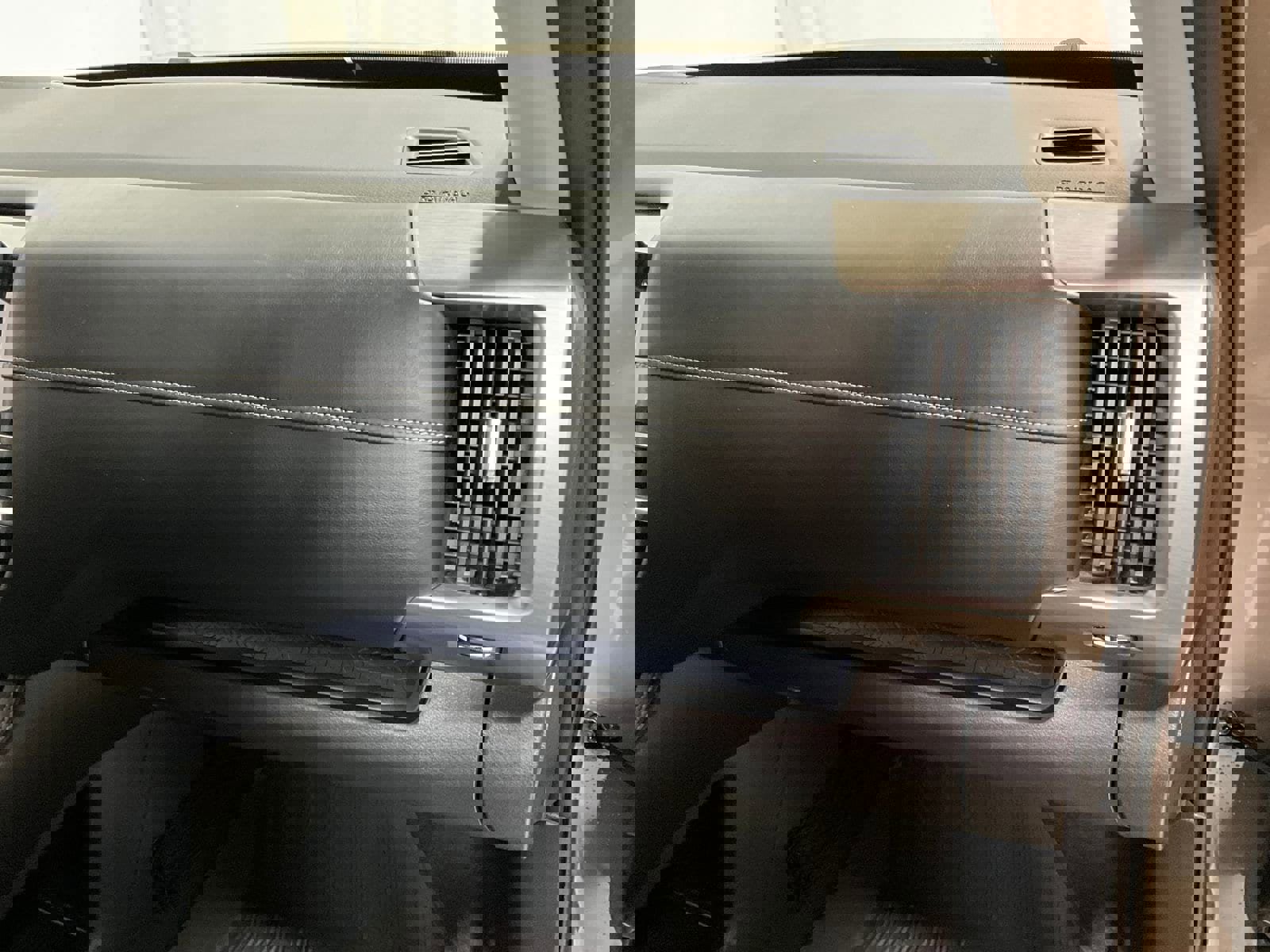 Used 2023 Nissan Pathfinder Platinum image 16