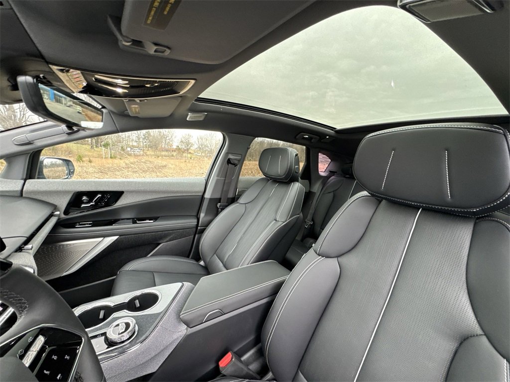 New 2026 Cadillac Optiq Luxury 2 image 22