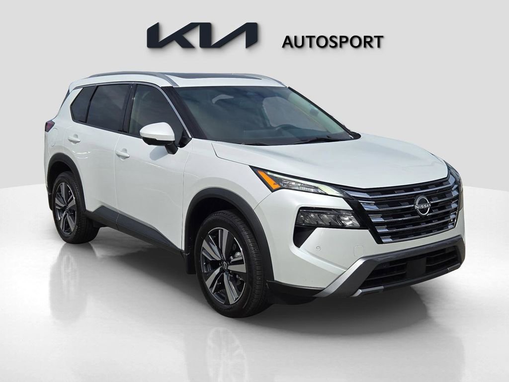 Used 2024 Nissan Rogue SL w/ SL Premium Package image 3