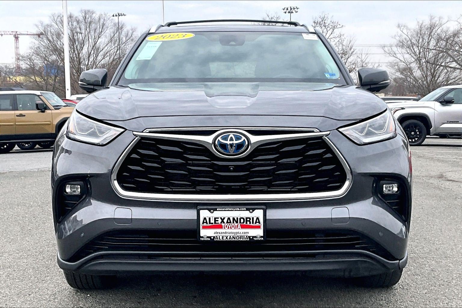 Used 2023 Toyota Highlander Limited AWD/4WD image 3