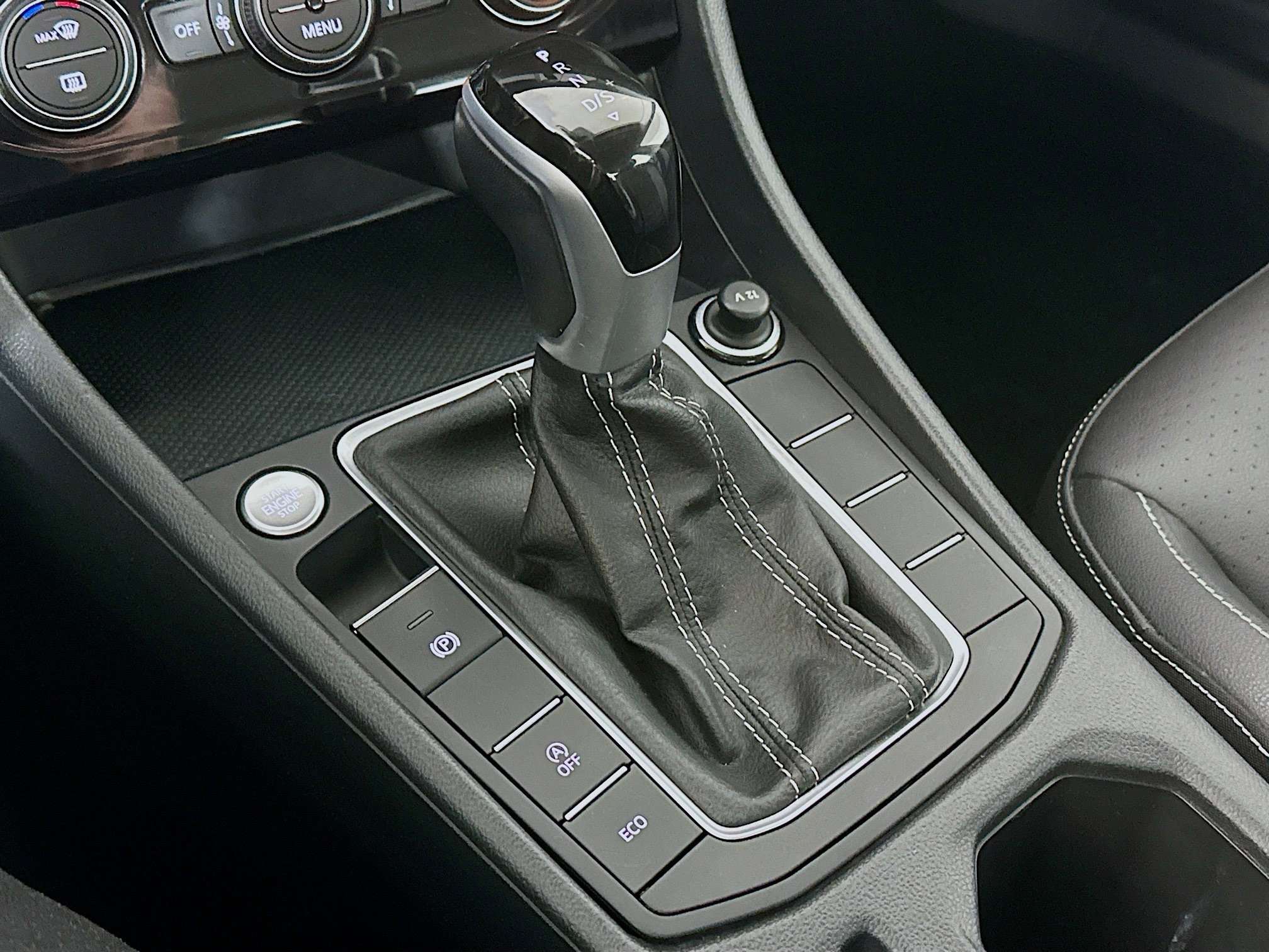 Used 2024 Volkswagen Jetta SE image 16