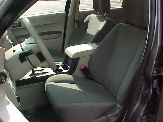 Used 2011 Ford Escape XLS w/ 102A Rapid Spec Order Code image 9