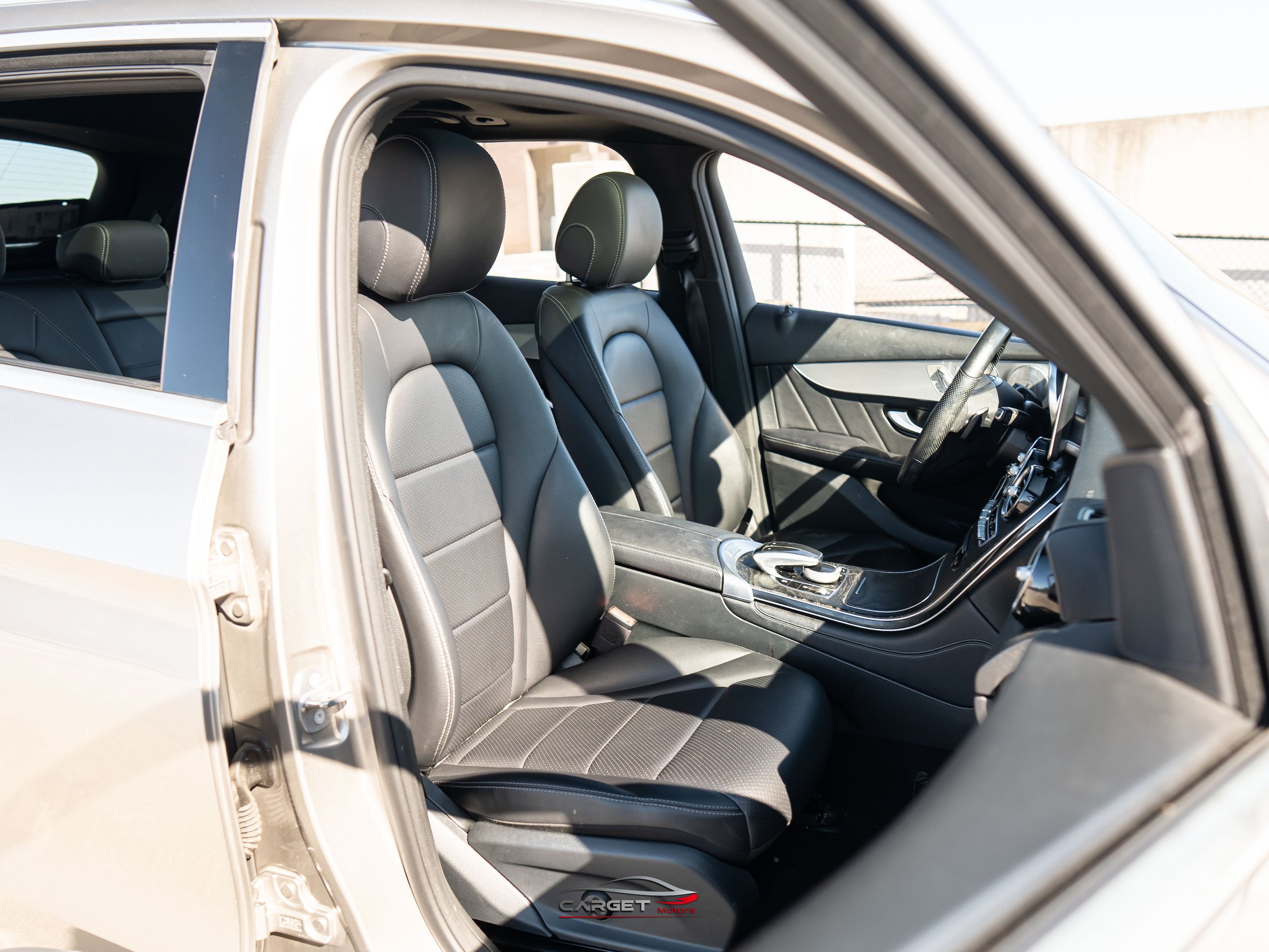 Used 2019 Mercedes-Benz GLC 300 4MATIC w/ Multimedia Package image 16