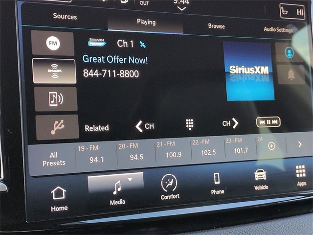 Used 2024 Chrysler Pacifica Touring-L image 23