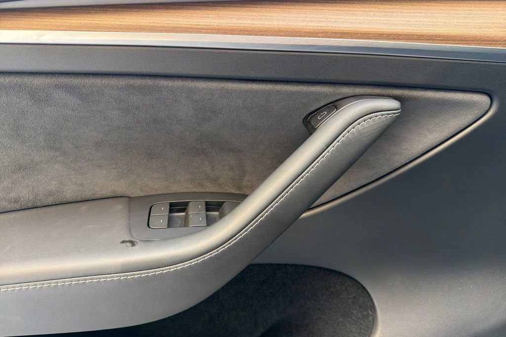 Used 2024 Tesla Model Y Long Range image 11