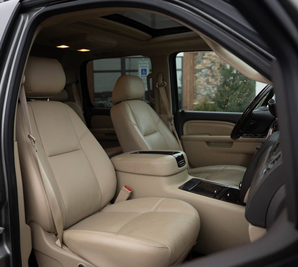 Used 2013 GMC Sierra 3500 Denali image 32