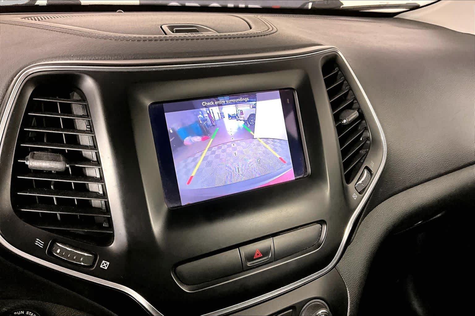 Used 2019 Jeep Cherokee Latitude w/ Popular Appearance Group FWD image 26