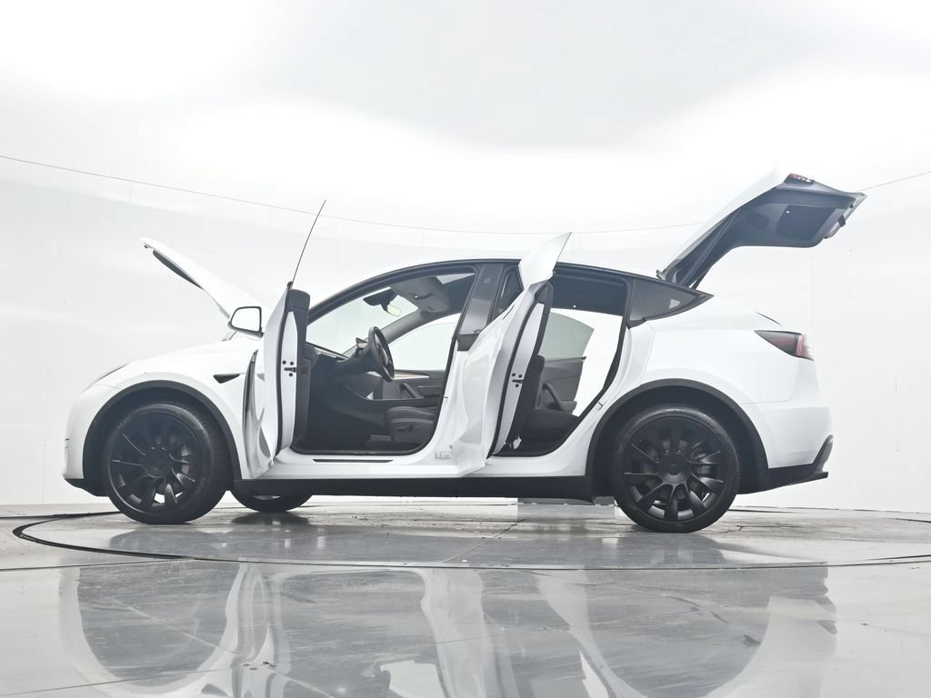 Used 2023 Tesla Model Y Long Range AWD/4WD image 42