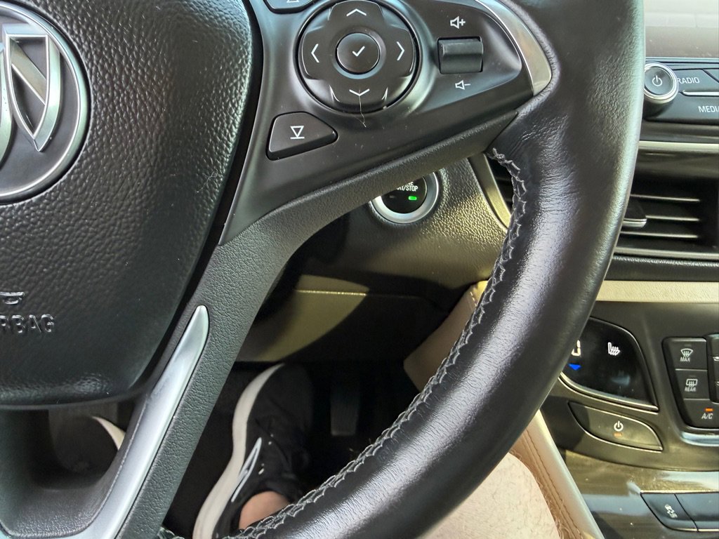 Used 2020 Buick Envision Essence image 29