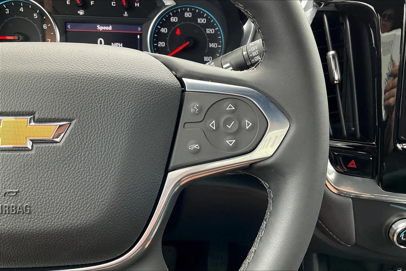 Used 2023 Chevrolet Traverse LT FWD image 19