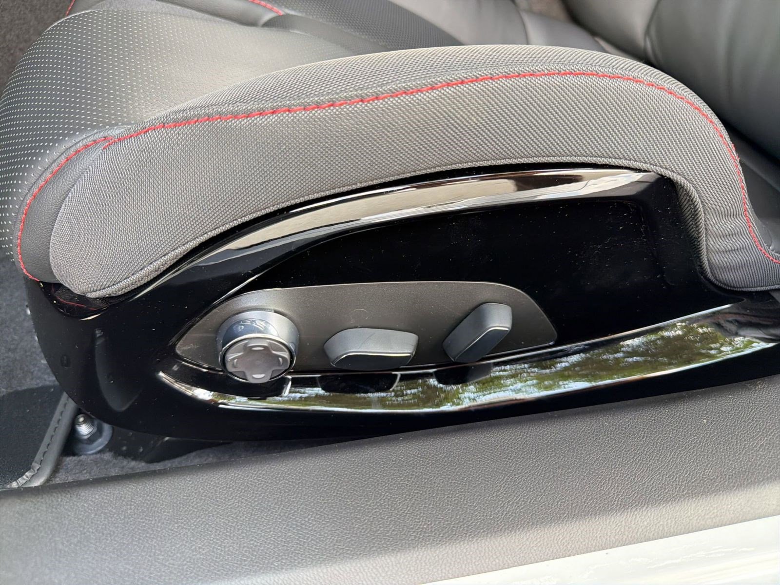 New 2026 Chevrolet Corvette Stingray Preferred Cpe w/ Stealth Interior Trim Package RWD image 14