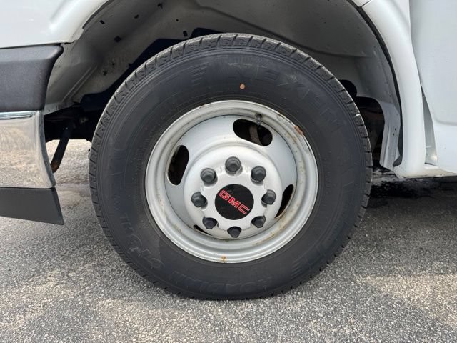 Used 2017 GMC Savana 3500 RWD image 17