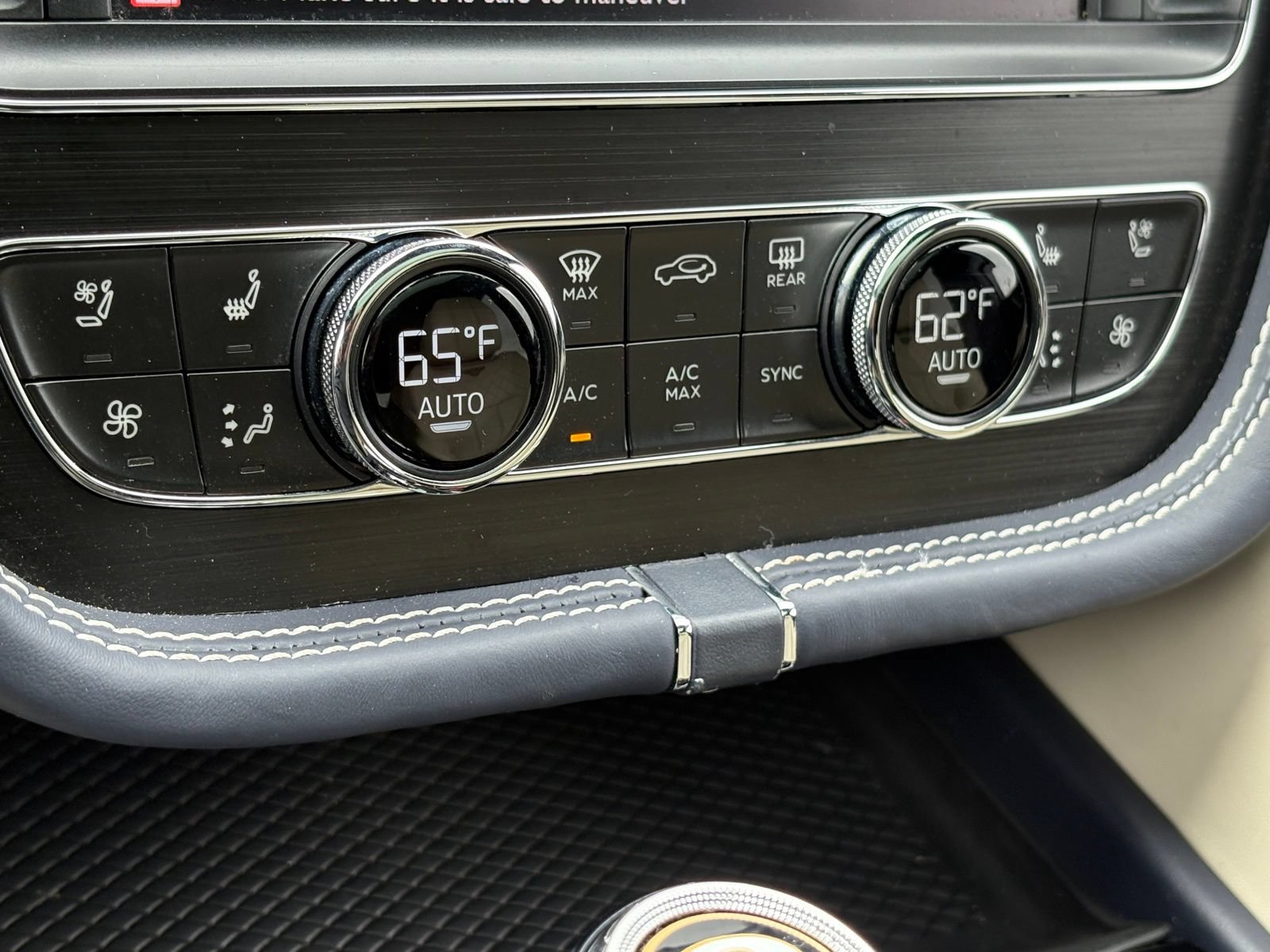 Used 2019 Bentley Bentayga AWD/4WD image 30