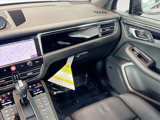 Certified 2026 Porsche Macan Turbo AWD/4WD image 21