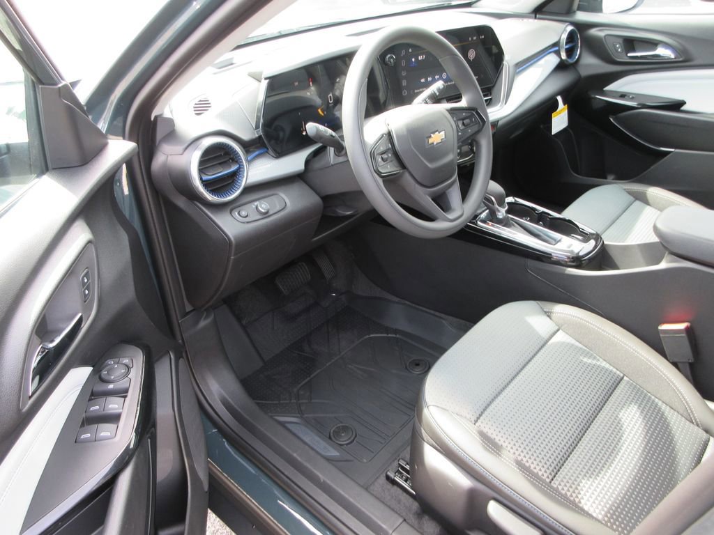 New 2026 Chevrolet Trax LT w/ LPO, Blackout Package FWD image 12