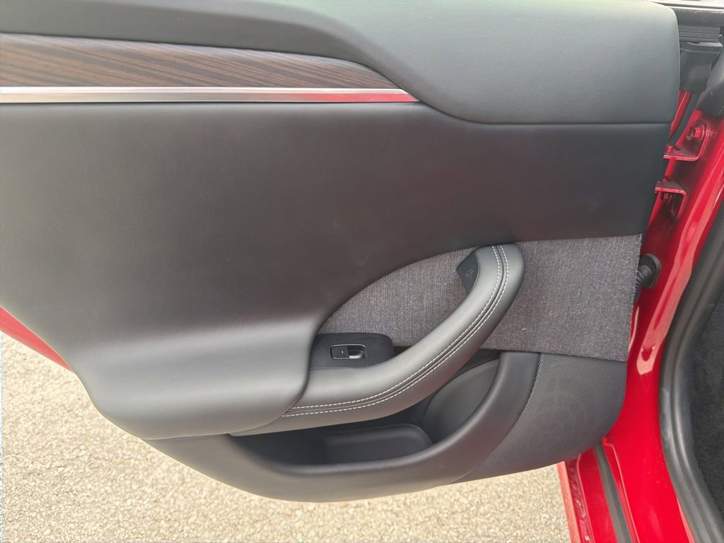 Used 2022 Tesla Model S image 13