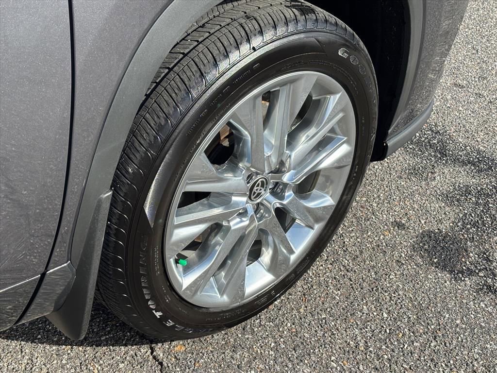 Used 2025 Toyota Highlander Limited image 28