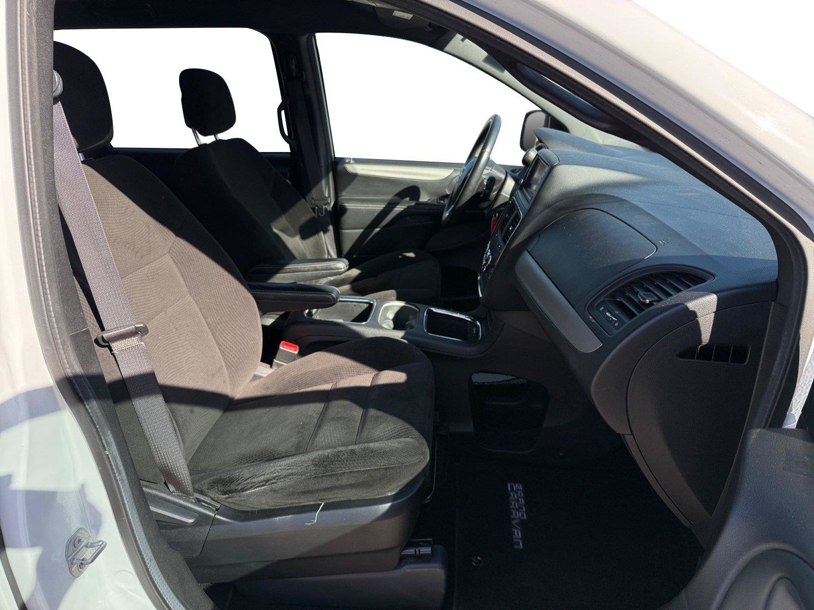 Used 2016 Dodge Grand Caravan SXT FWD image 21
