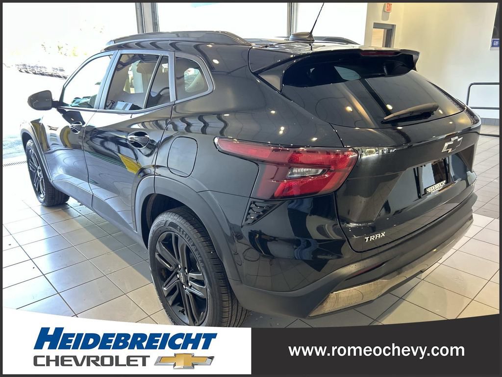 Used 2024 Chevrolet Trax ACTIV w/ Sunroof Package FWD image 5
