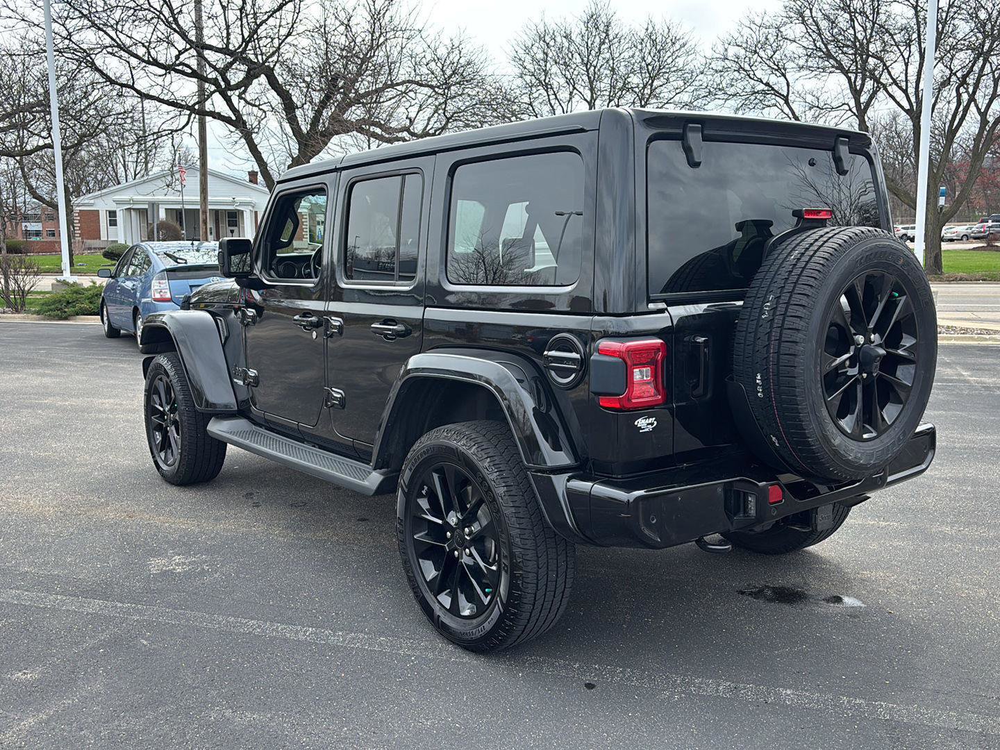 Used 2021 Jeep Wrangler Unlimited Sahara AWD/4WD image 15
