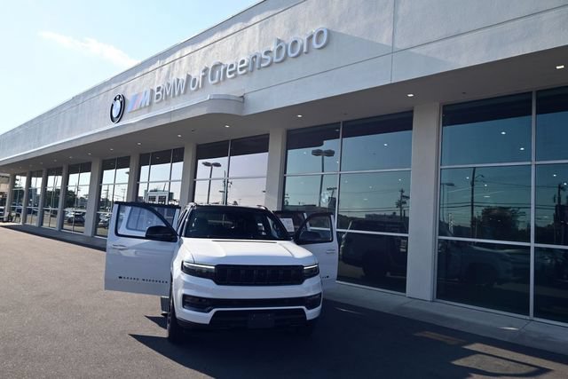 Used 2023 Jeep Grand Wagoneer Series II AWD/4WD image 32