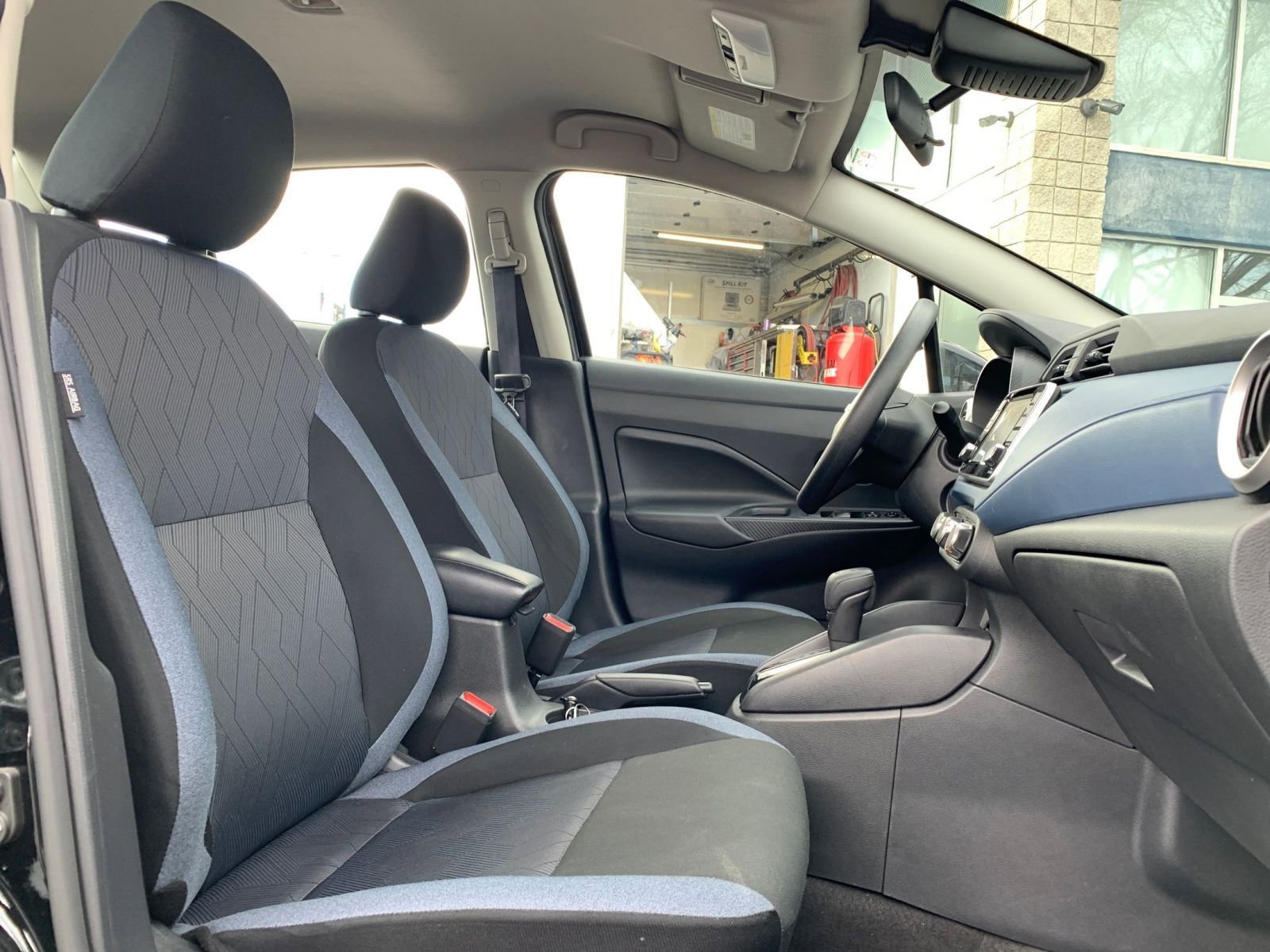 Used 2025 Nissan Versa SV image 34