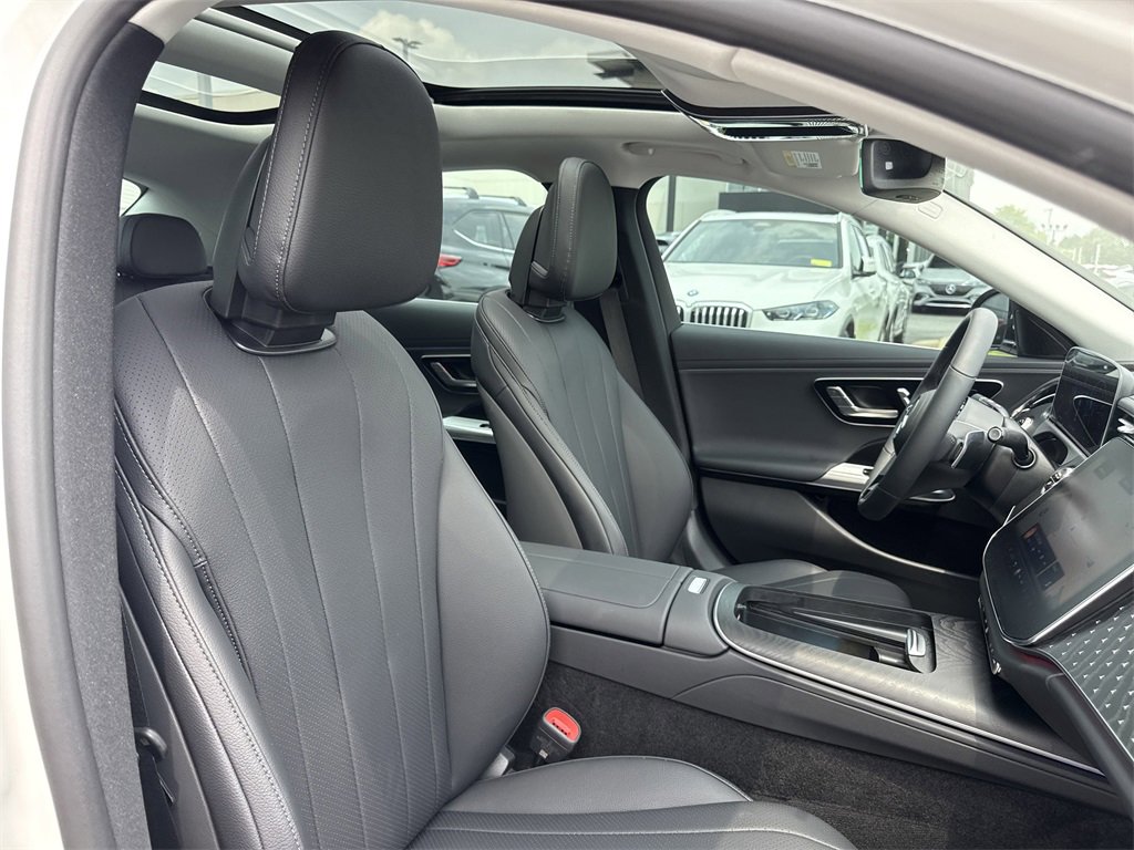 Used 2025 Mercedes-Benz E 350 4MATIC Sedan image 19