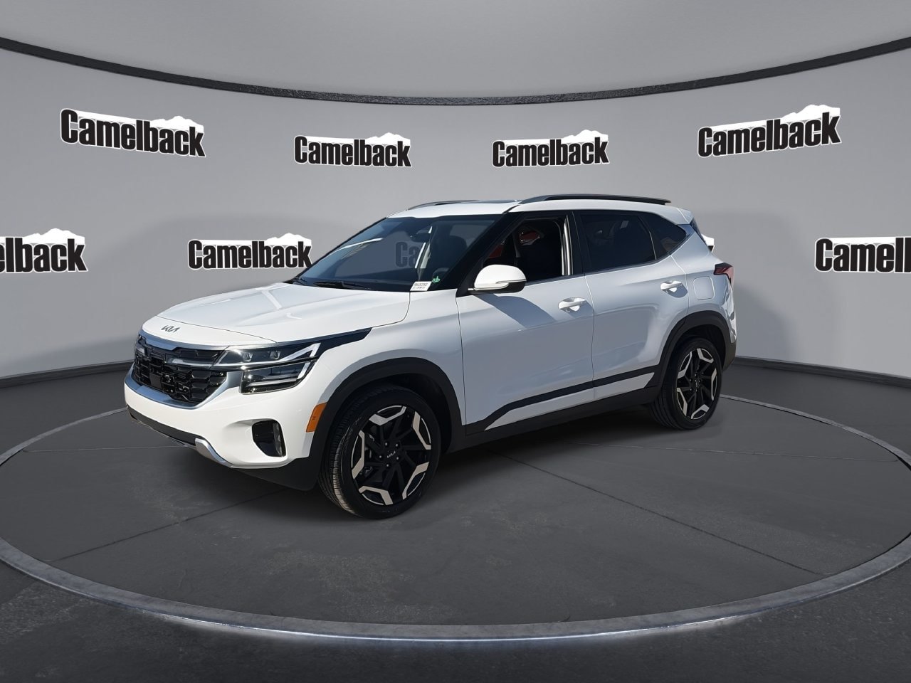 Used 2026 Kia Seltos SX w/ SX Sunroof Package AWD/4WD image 3