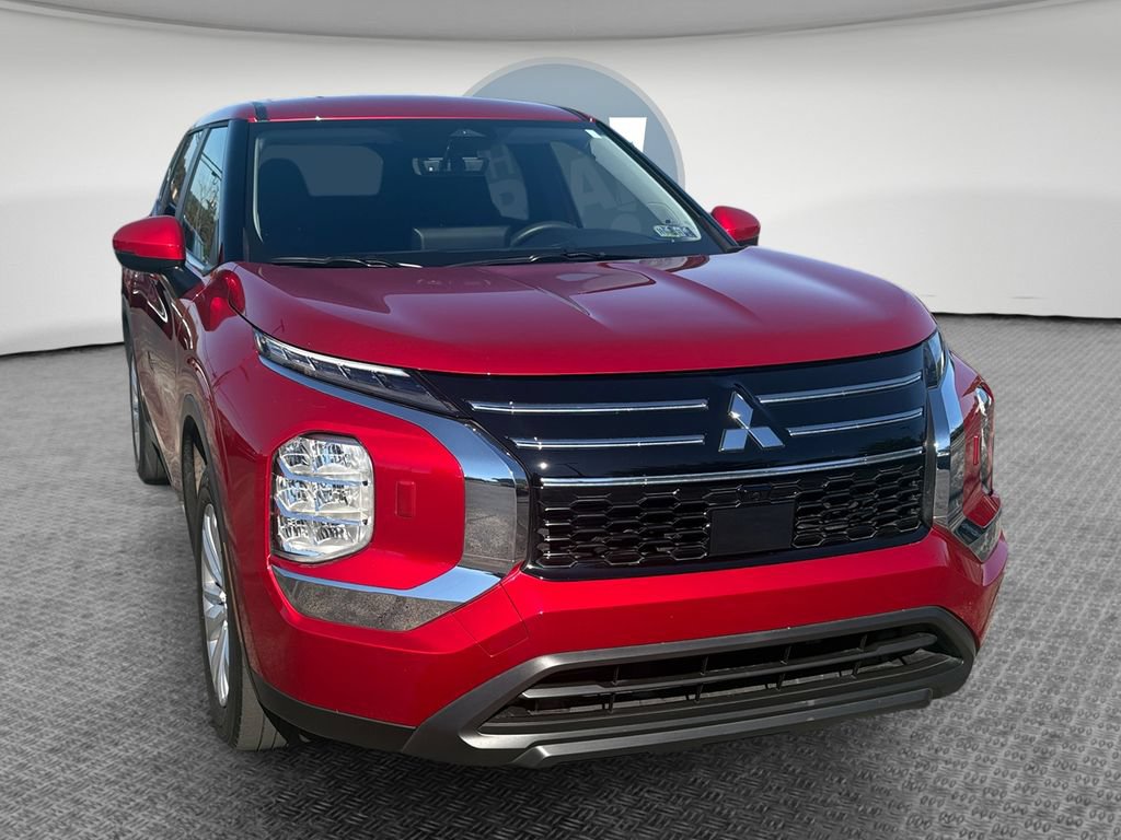 Used 2025 Mitsubishi Outlander ES AWD/4WD image 1