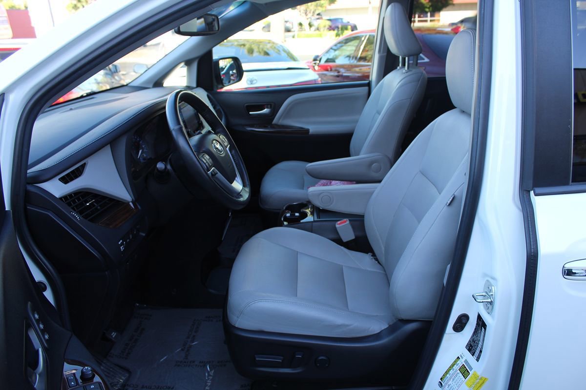 Used 2015 Toyota Sienna Limited Premium FWD image 20