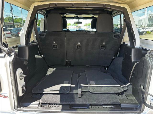 Used 2019 Jeep Wrangler Unlimited Sahara AWD/4WD image 8