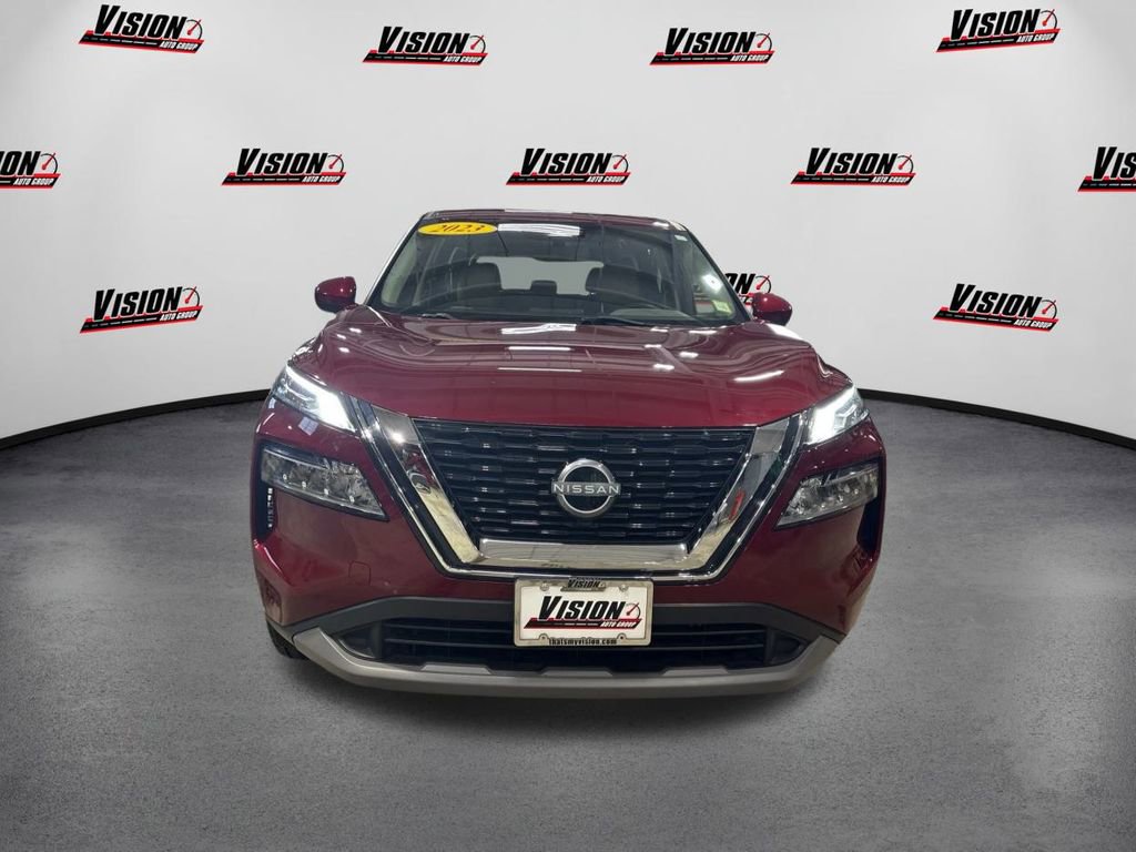 Used 2023 Nissan Rogue SV image 2