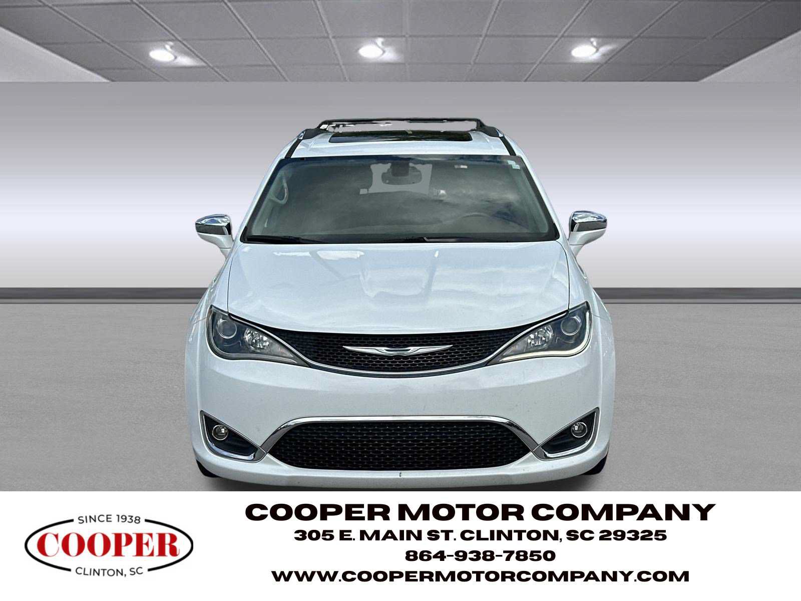 Used 2017 Chrysler Pacifica Limited w/ UConnect Theater Package FWD image 8