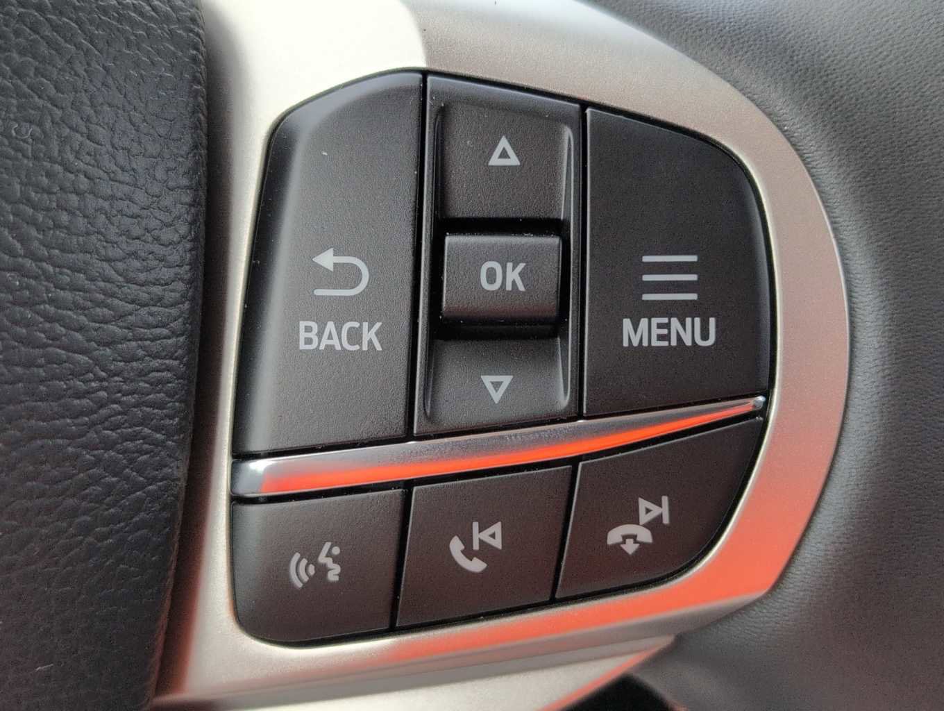 New 2025 Ford Explorer Active image 24